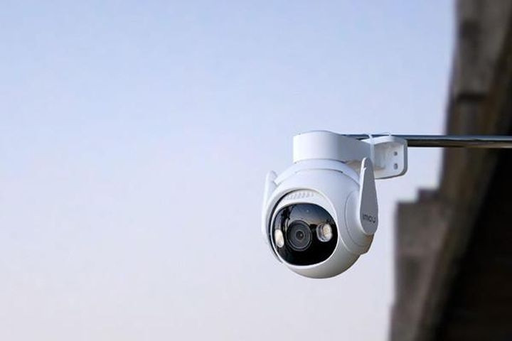 Từ vụ 11 học sinh ăn 2 gói mì, lắp camera có giám sát được lương tâm người thầy?