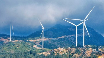 Đề xuất tăng lương tối thiểu vùng; EVN muốn nhập điện gió từ Lào