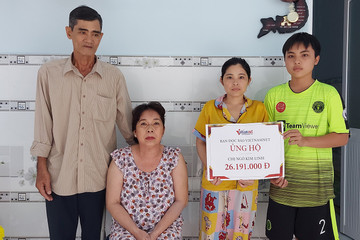 Gia đình nghèo cháy nhà ở Cần Thơ đón nhận sự giúp đỡ từ bạn đọc