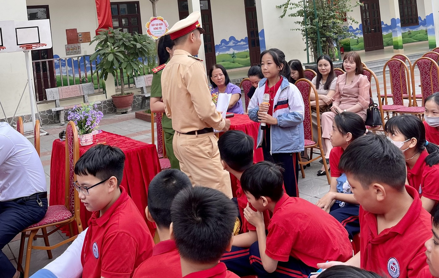 hai phong tiep can giao duc phap luat an toan giao thong.jpg