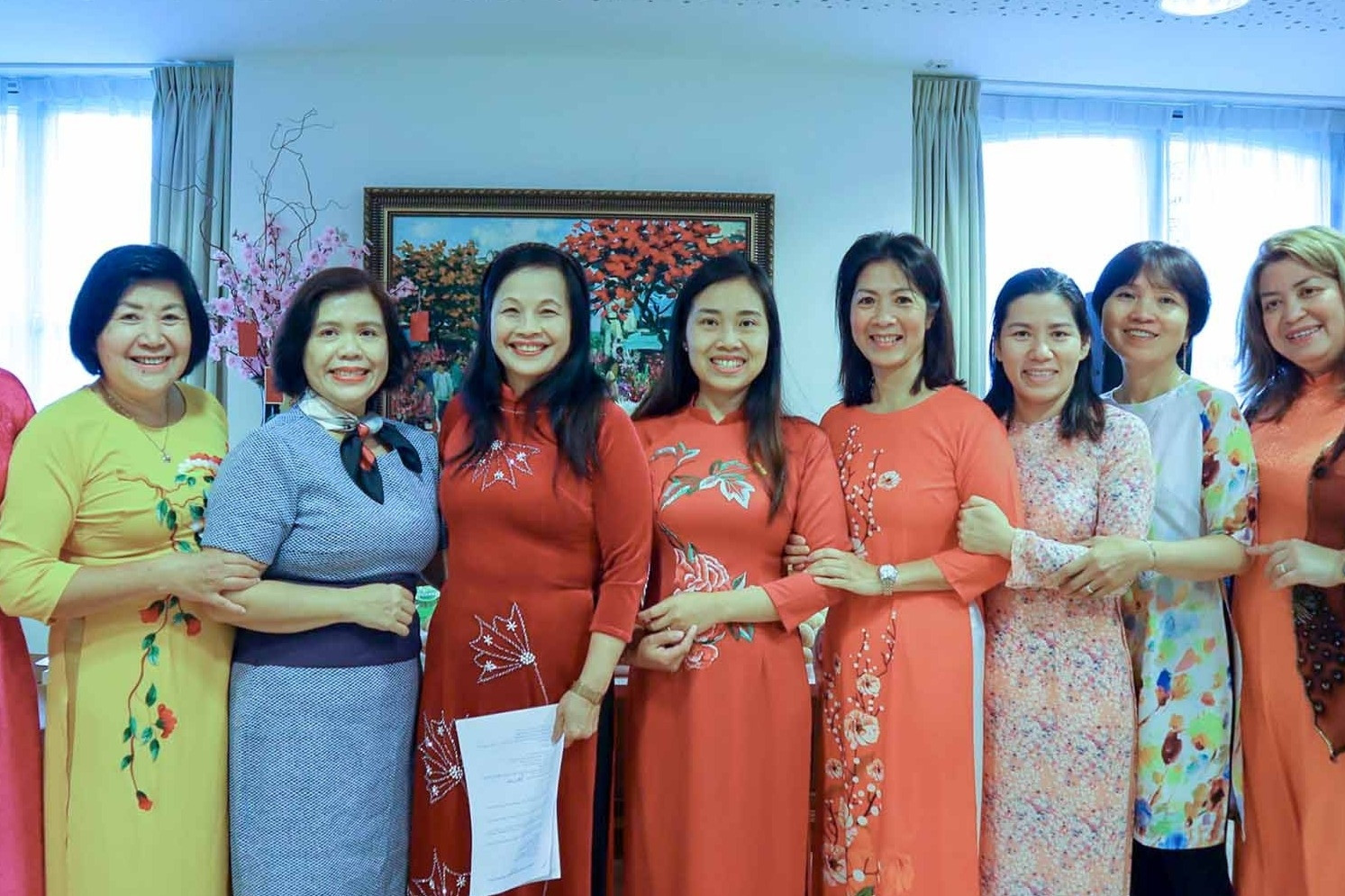 Không chỉ nói, viết được tiếng Việt mà còn phải hiểu về phong tục, tập quán