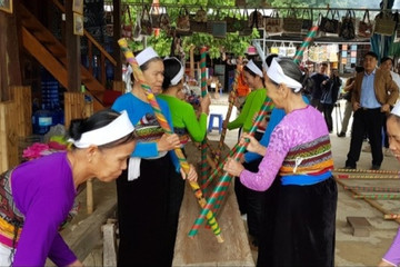 Keng loóng, traditional dance of Thai people