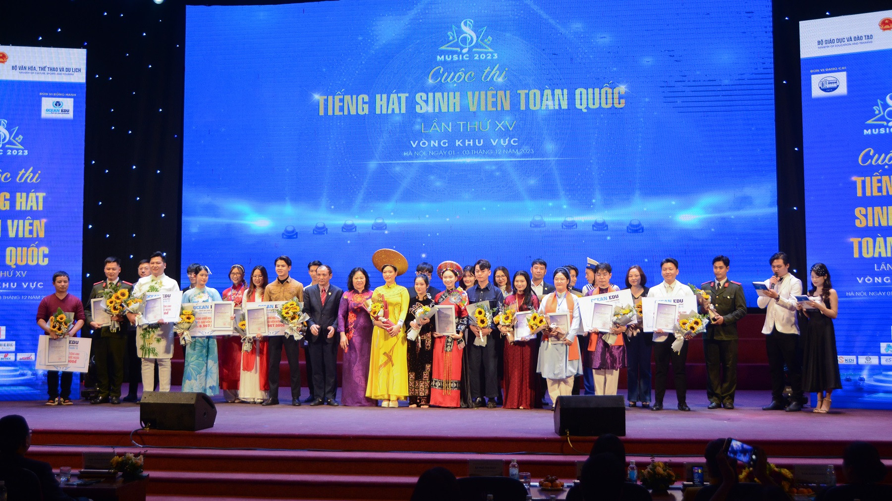 tieng hat sinh vien 1.jpg