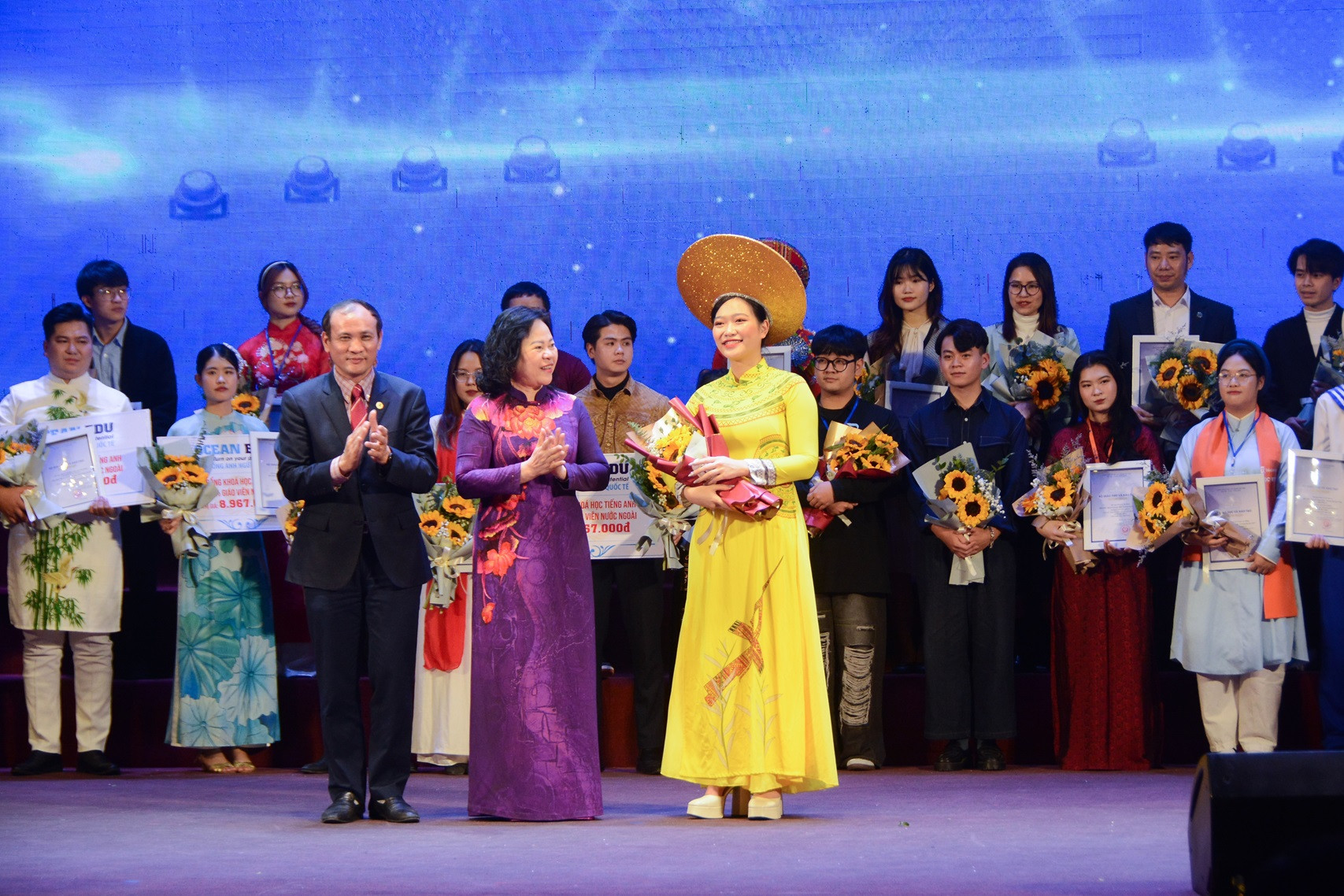 tieng hat sinh vien 2.jpg