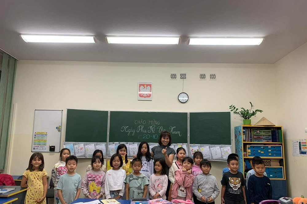 Gieo tiếng Việt cho thế hệ măng non ở Ba Lan