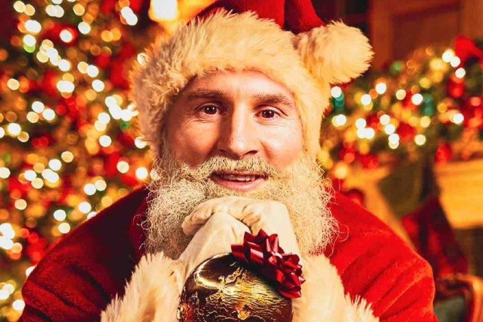 Haaland khoe ảnh độc ngày Giáng sinh, Messi hóa ông già Noel