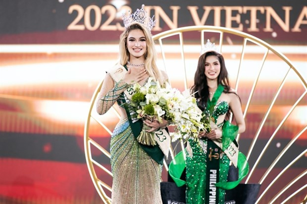 Miss Earth crowned in Vietnamese design hinh anh 1