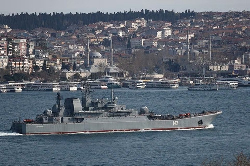 Nga xác nhận tàu chiến ở Crưm bị tấn công, bắn rơi 2 tiêm kích Su-24 Ukraine