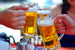Q&A: Uống 2 lon bia mất bao lâu để nồng độ cồn về 0?