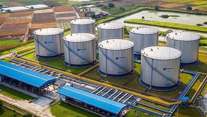 vietnam spends us 7.8 billion on oil and petrol imports in 11-month period picture 1