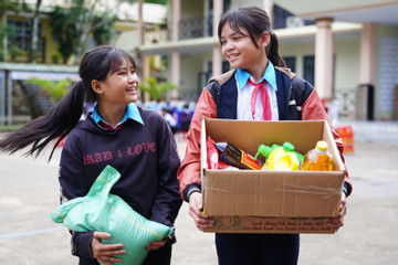100 suất quà đến với học sinh miền núi Quảng Nam