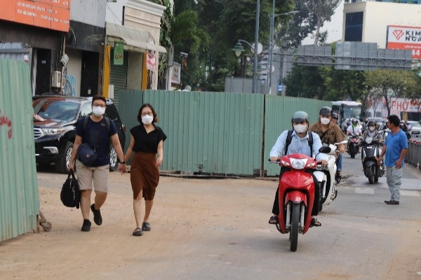 Lô cốt 'ngáng đường' khắp cửa ngõ TP.HCM ngày cận Tết