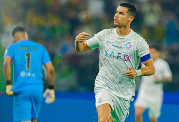Ronaldo lập cú đúp, Al Nassr đè bẹp đội bóng của Benzema