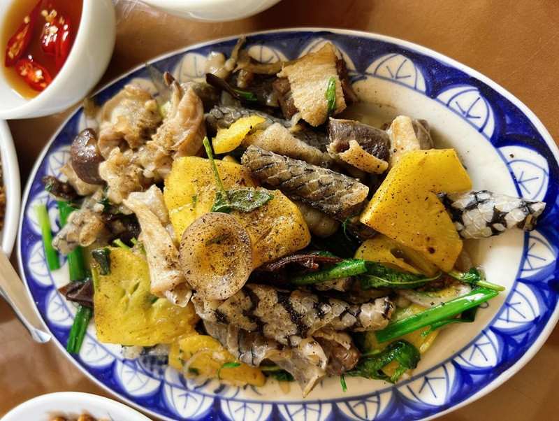 snake dish by hoang long.jpg