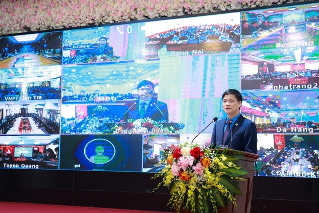 Xây dựng Công đoàn Việt Nam vững mạnh toàn diện