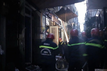 Bản tin trưa 28/12: Cháy nhà trong hẻm chợ ở khu trung tâm TP.HCM