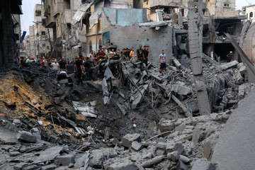 Số người thương vong ở Gaza tăng, Israel càn quét các tiệm đổi tiền ở Bờ Tây