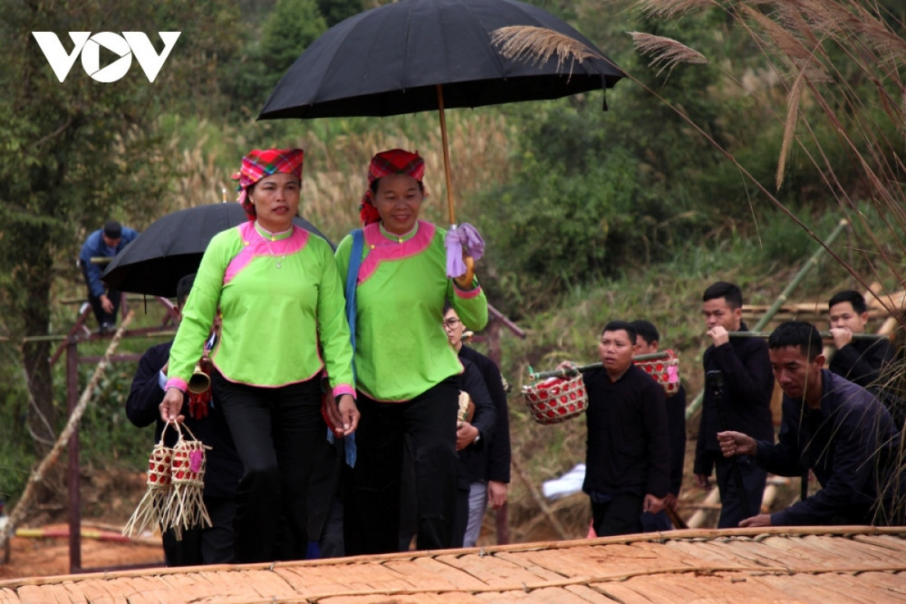 the bride-welcoming ceremony of the giay ethnic people picture 10