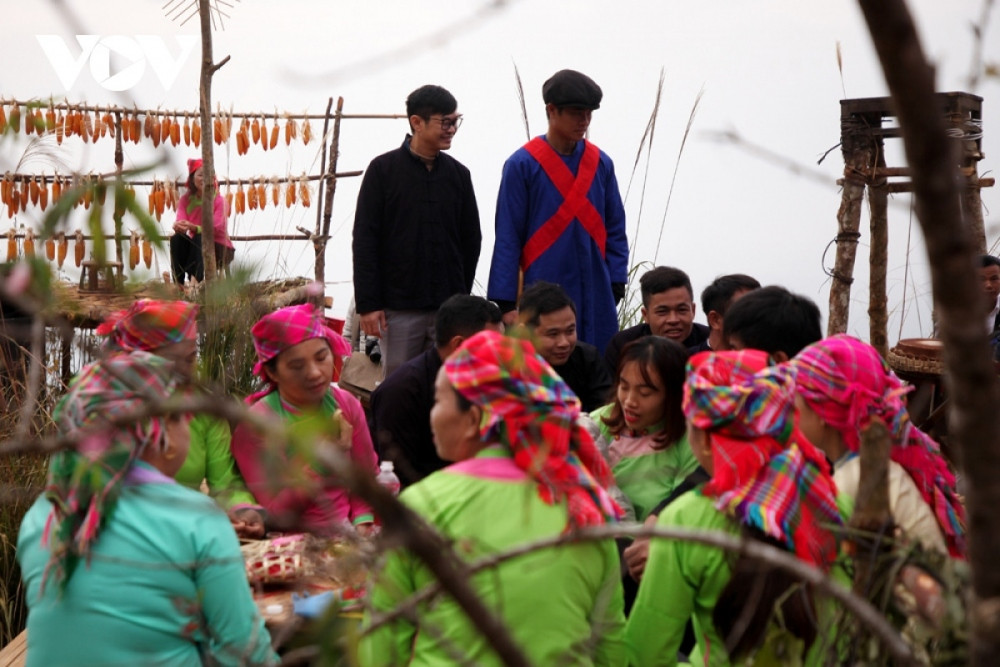 the bride-welcoming ceremony of the giay ethnic people picture 15