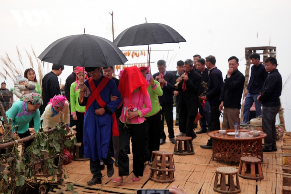 the bride-welcoming ceremony of the giay ethnic people picture 17