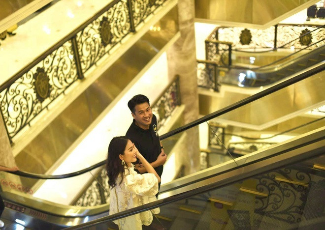 Hé lộ phòng riêng của ái nữ 'ngậm thìa vàng' nhà thiếu gia Phillip Nguyễn - Linh Rin - Ảnh 1.