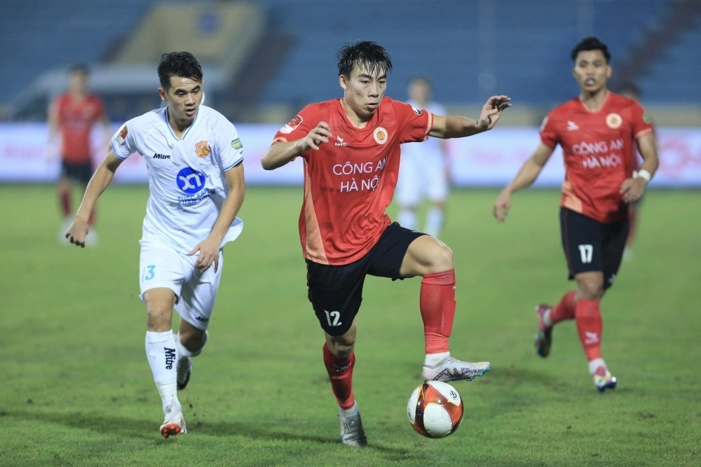 HLV Troussier nhận thêm tin dữ trước Asian Cup