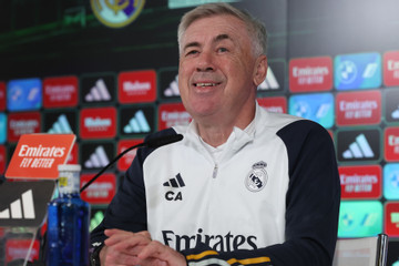 Real Madrid gia hạn với HLV Ancelotti đến 2026