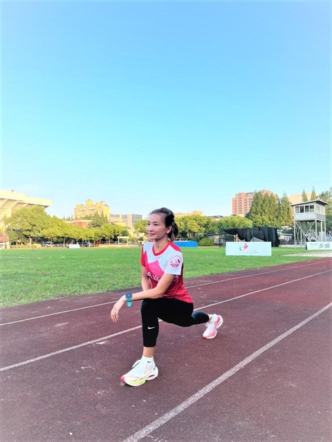 Runner Oanh encourages people to practice healthy lifestyle