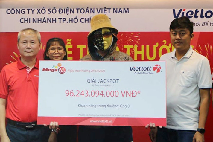 Trúng Vietlott hơn 96 tỷ, tài xế xe ôm mua nhà cho con cháu