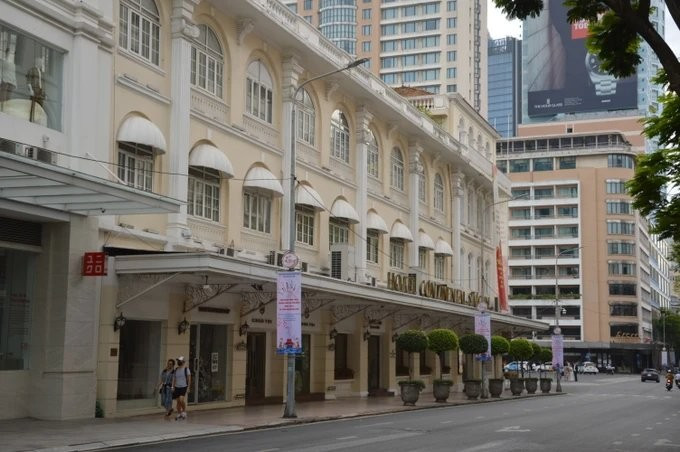 Stores of global brands such as Gucci, and Louis Vuitton are located in Dong Khoi Street.