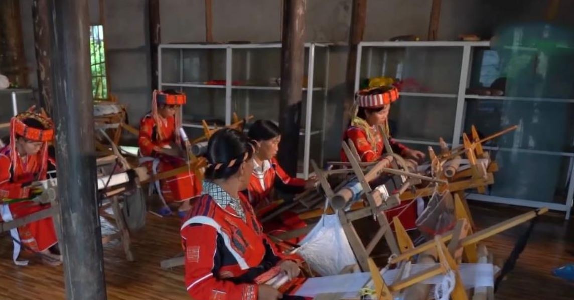 Ha Giang preserves traditional costumes of Pa Then ethnic group