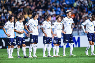 Yokohama FC xuống hạng, Công Phượng chưa rõ tương lai
