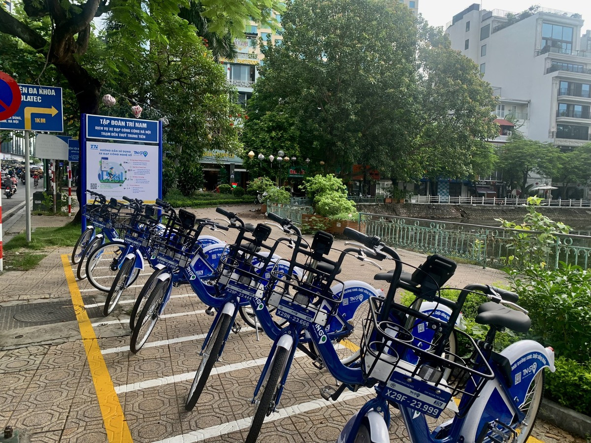 11 chuyen doi xanh xe dien.jpg