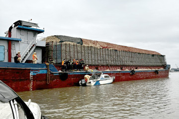 3 người cùng gia đình tử vong trên tàu chở dăm gỗ ở Quảng Ninh