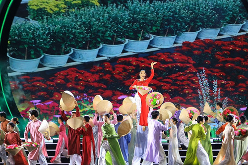 Hàng ngàn du khách dự Lễ khai mạc Festival hoa – kiểng Sa Đéc
