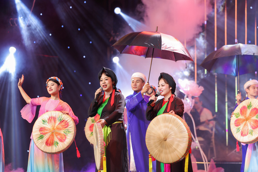 nsnd thuy huong thuy hang.jpg