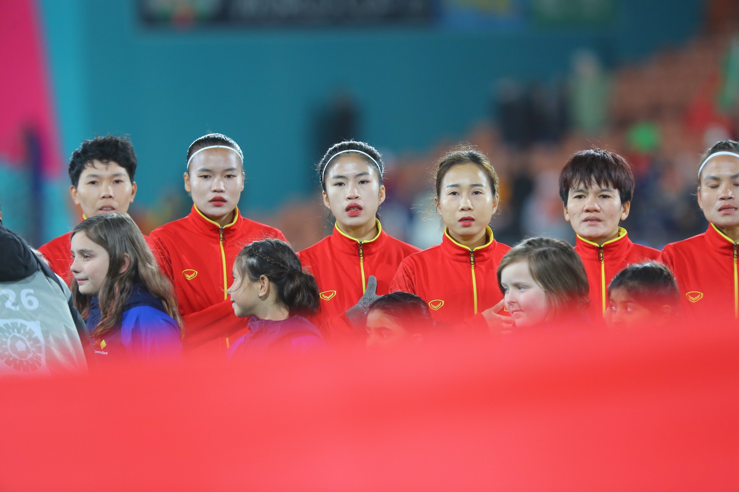 nu viet nam bo dao nha 4.jpg