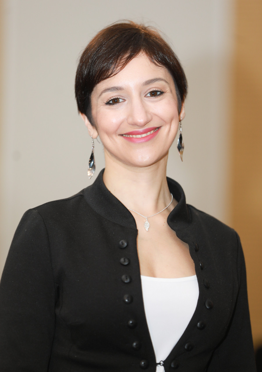 soprano angela nisi rang ngoi trong buoi tap.jpeg