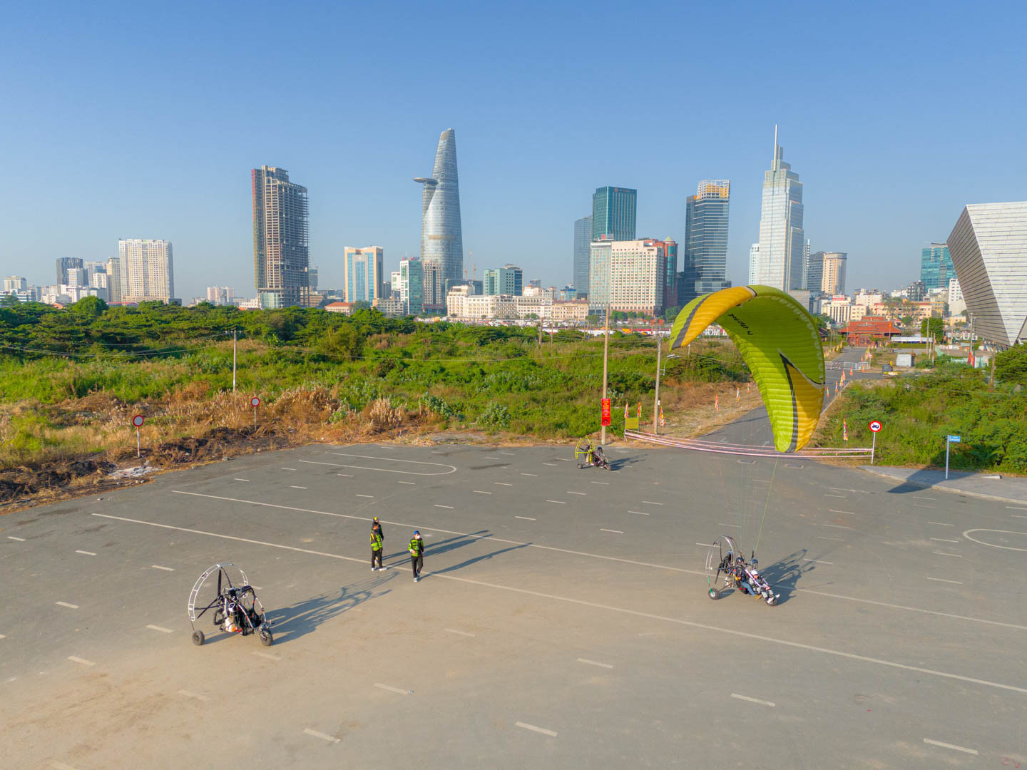 bay du luon TPHCM.jpg