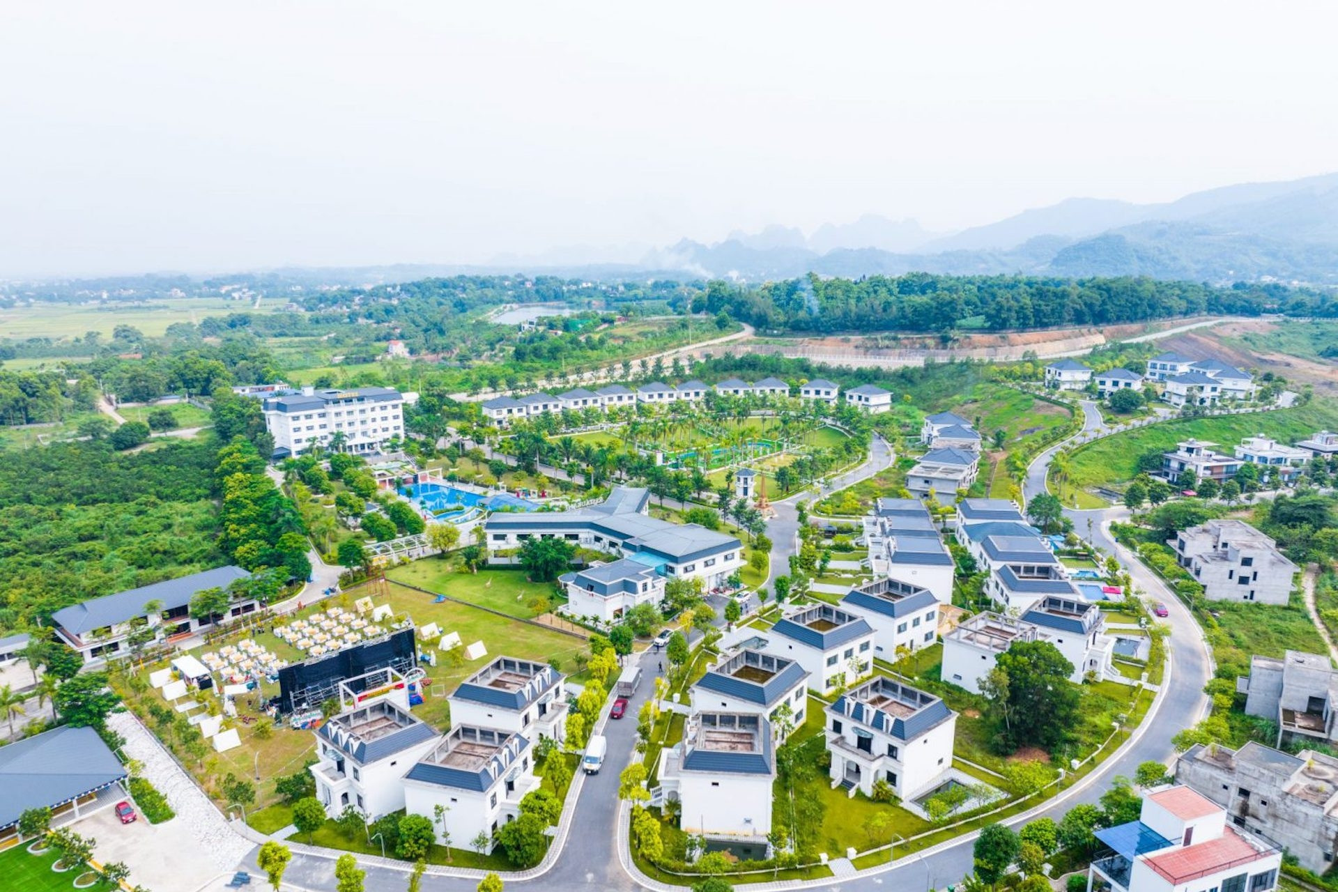 Giám đốc bị tạm hoãn xuất cảnh; cò đất sắp hết cửa bát nháo