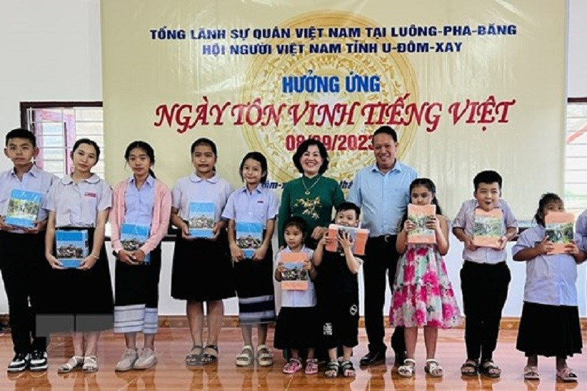 Gìn giữ và phát huy tiếng Việt trong cộng đồng kiều bào tại Lào