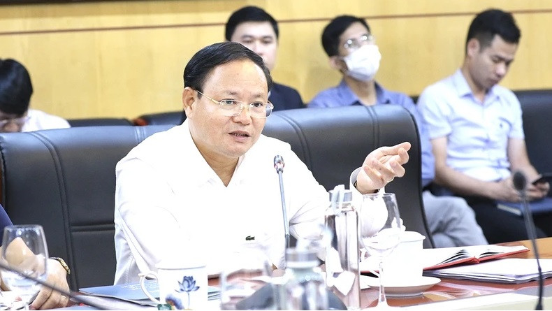 luat quan ly thu truong.jpg