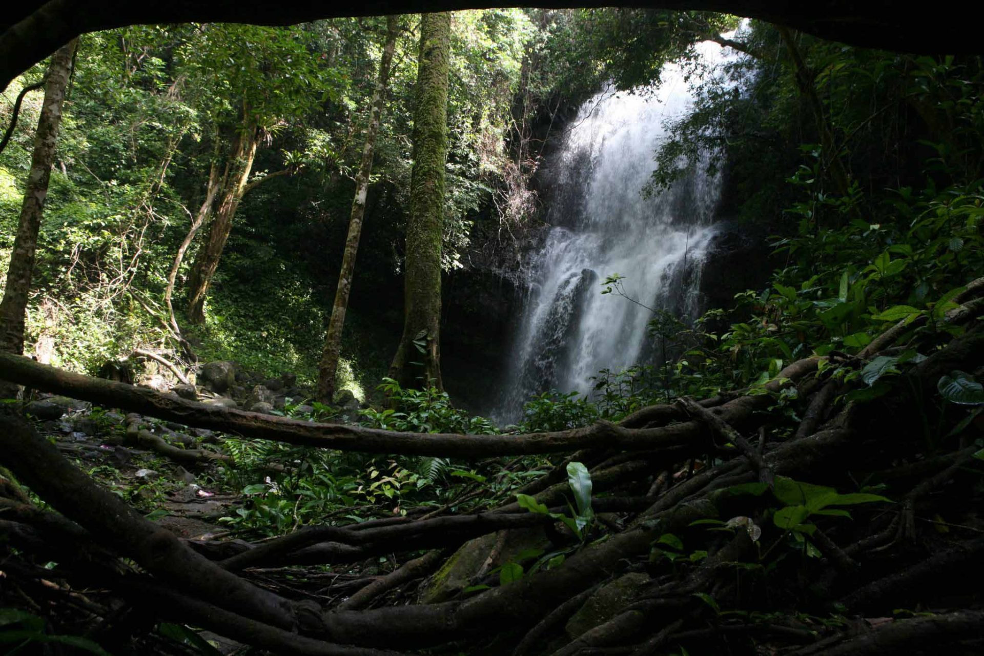 ﻿The majestic Luu Ly Waterfall in Dak Nong