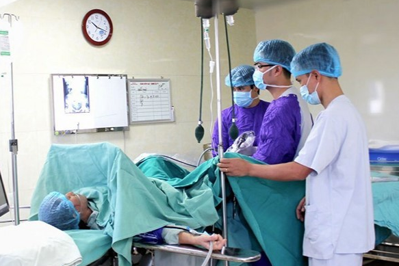 Mắc căn bệnh lạ, nữ sinh luôn có mùi khó chịu