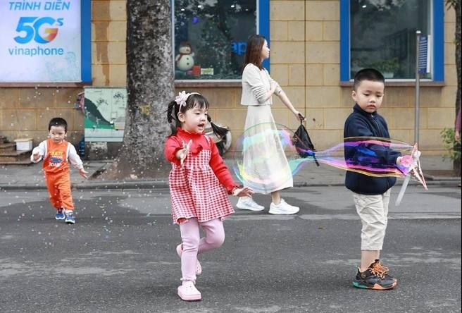 popular destinations in major cities crowded on first day of new year holiday picture 5