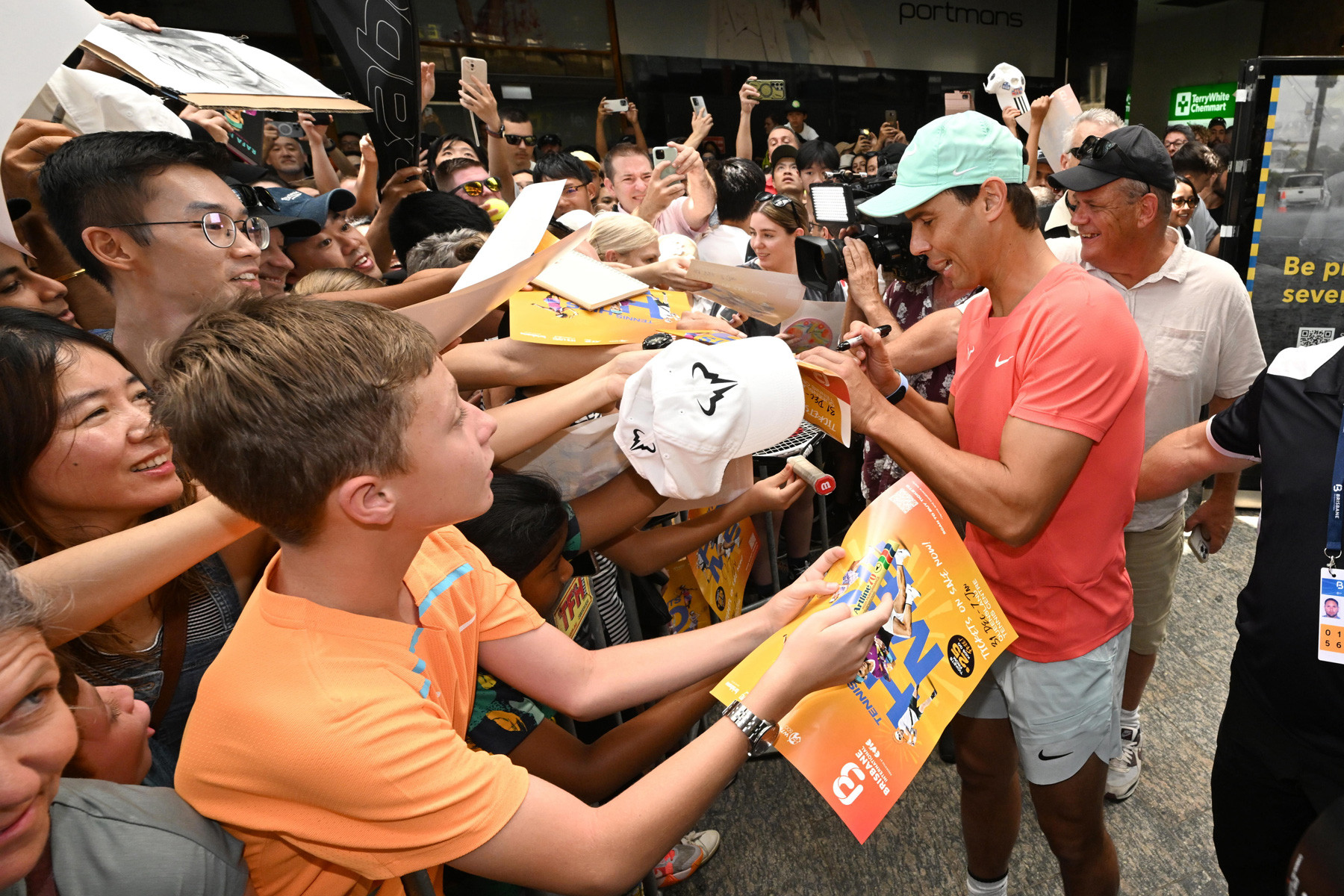 rafael nadal brisbane giao luu.jpg