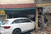 Bản tin trưa 4/12: Nữ tài xế đâm đổ tường ngôi nhà lâu đời nhất phố cổ Hà Nội