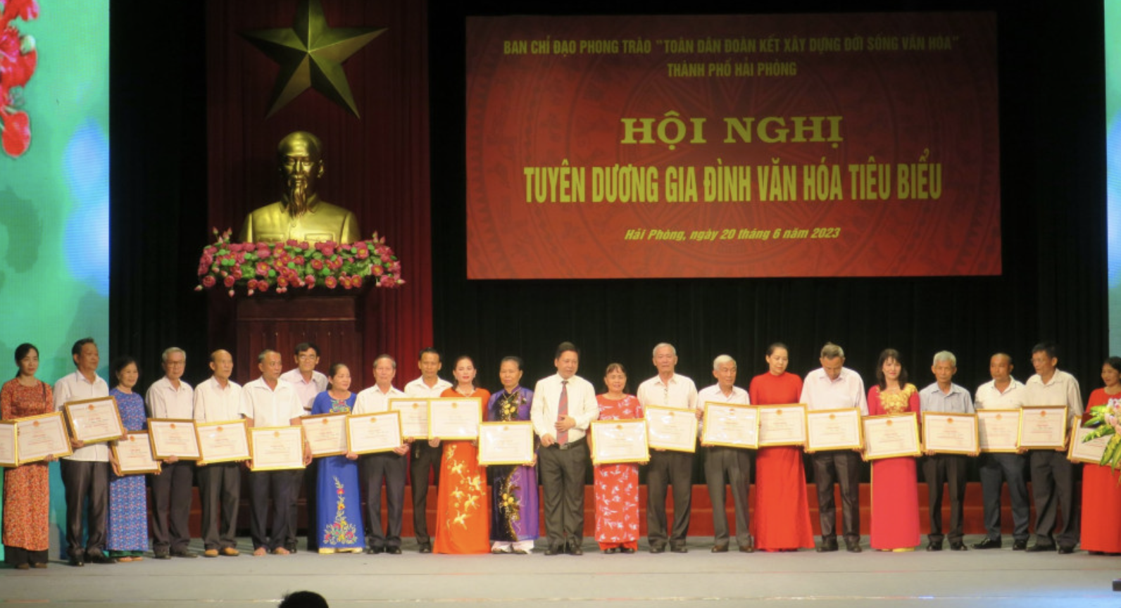 Xây dựng gia đình văn hóa, xây dựng cộng đồng xã hội văn minh và hạnh phúc