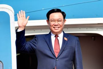 Chủ tịch QH đến Vientiane dự Hội nghị cấp cao Quốc hội Campuchia-Lào-Việt Nam
