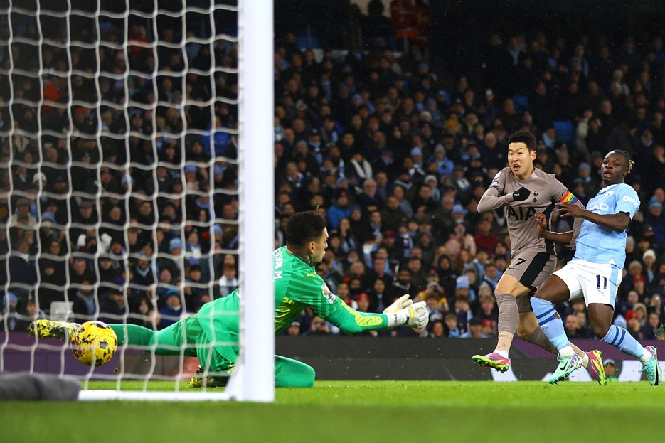 Huyền thoại MU chỉ ra lý do Man City dễ ‘ôm hận’ Ngoại hạng Anh